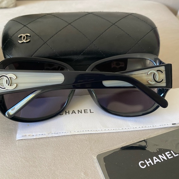 S⛔️LD Authentic pre loved Chanel shades, un-used. - Picture 4 of 4